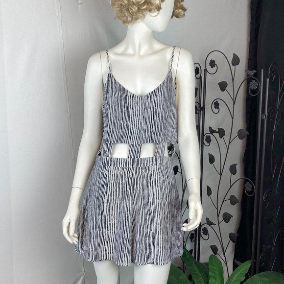 Love Riche Cutouts Romper - Picture 3 of 9